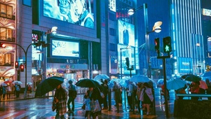 蓝调霓虹雨街