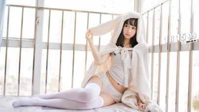 4K白丝大长腿美女 兔耳