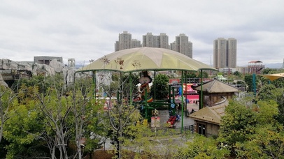 游乐园满园春色