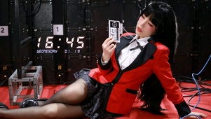 红衣黑丝美女