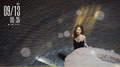 石梯上的小姐姐