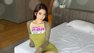 清纯长发美女