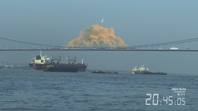 大海上的轮船大桥