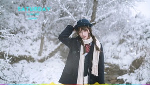 冬天雪地里的JK美女