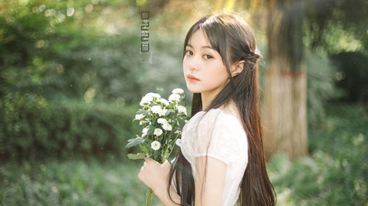 手捧鲜花美少女【超高清】