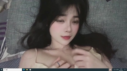 清纯性感躺床上美女 女朋友视角