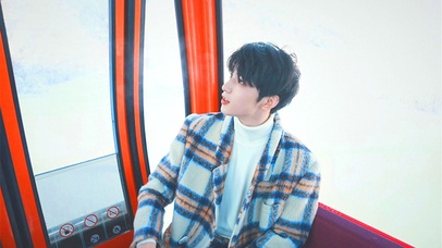 刘耀文《纯白地》奶文的绝美侧颜