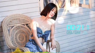 坐在藤椅上的女孩子