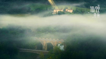 宁静的山庄晨雾