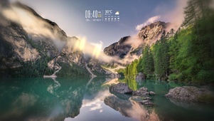 山谷湖面
