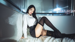 她的美带着薄薄风声