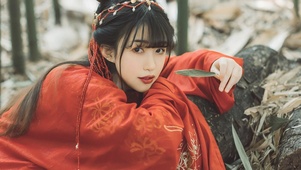 红衣古风美女