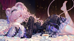 趴着的少女-林雨霞