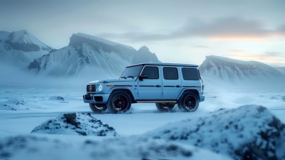 雪地白色越野车