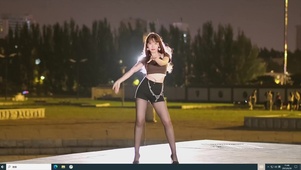 性感短裤黑丝大长腿 美女热舞