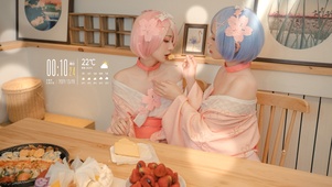 2个短发和服女闺蜜