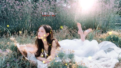 草地上的完美女神