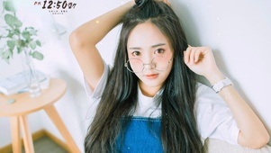 清纯眼镜美女