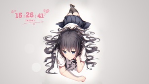 趴下女孩