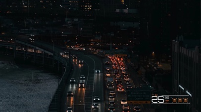 夜幕下的城市街道