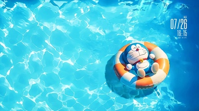 游泳池中的哆啦A梦