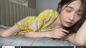 性感清纯黄色战袍美女 极品身材