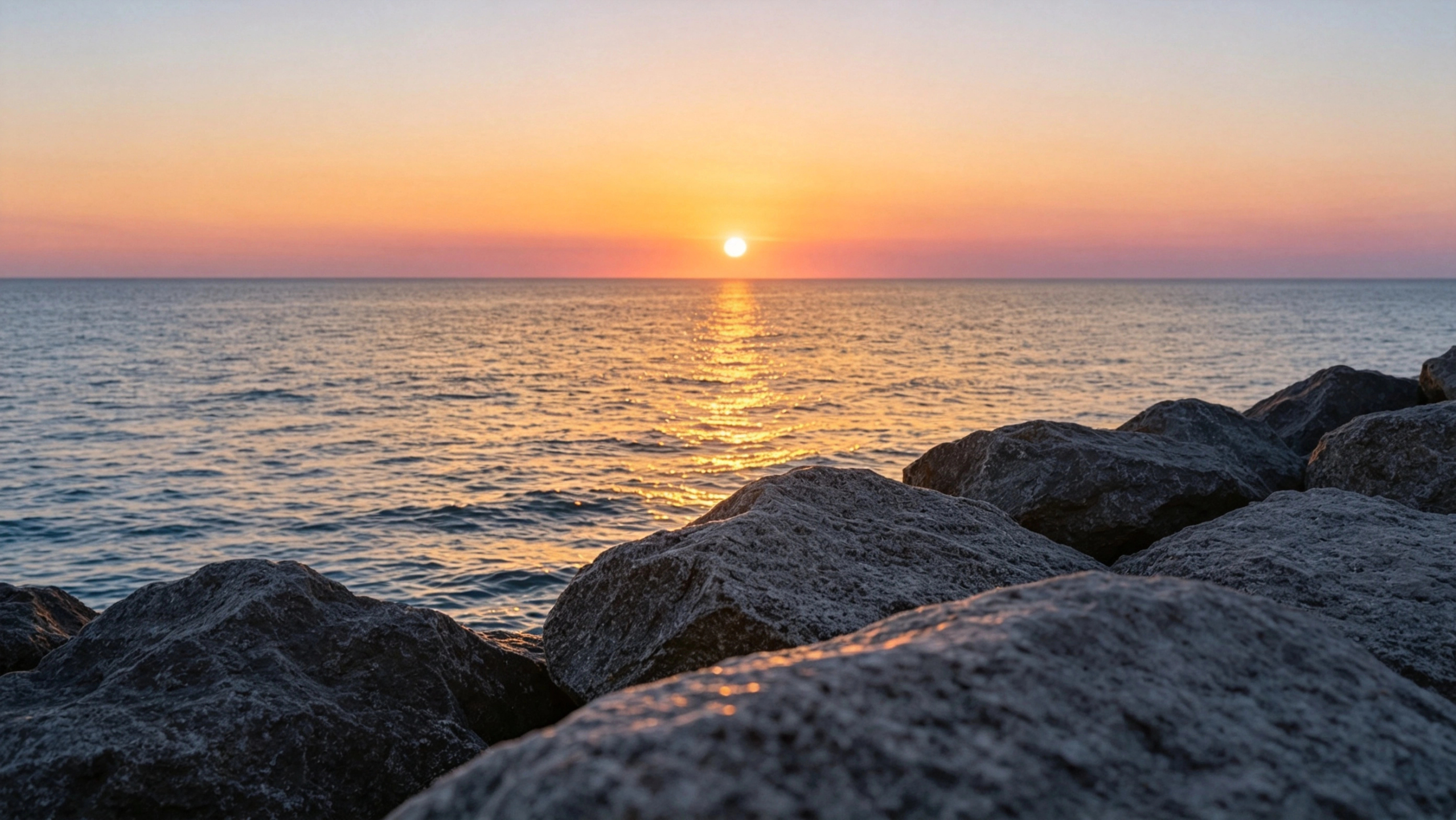 海盐礁石蓝海落日风景大海壁纸