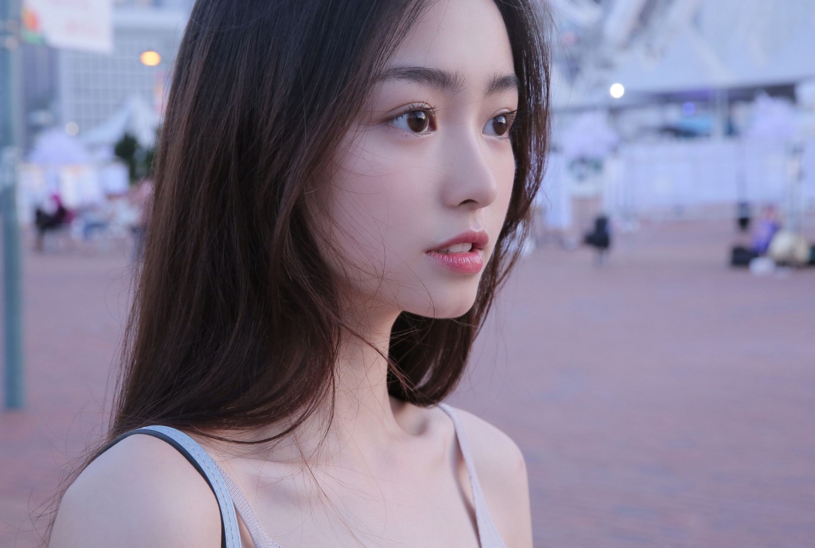 于2021-03-24上传元气壁纸平台,七七壁纸是一款电脑壁纸,属于美女分类