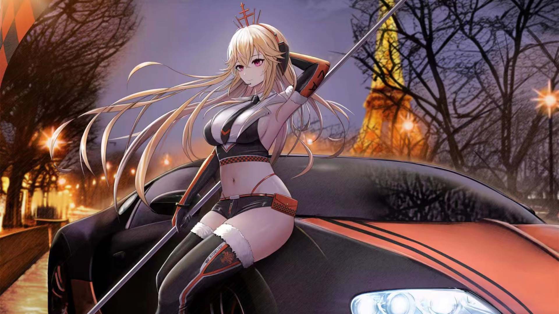 夜晚城市街景里，金发粉瞳少女坐在橙黑跑车车头，手持长剑，身后是亮灯高塔。