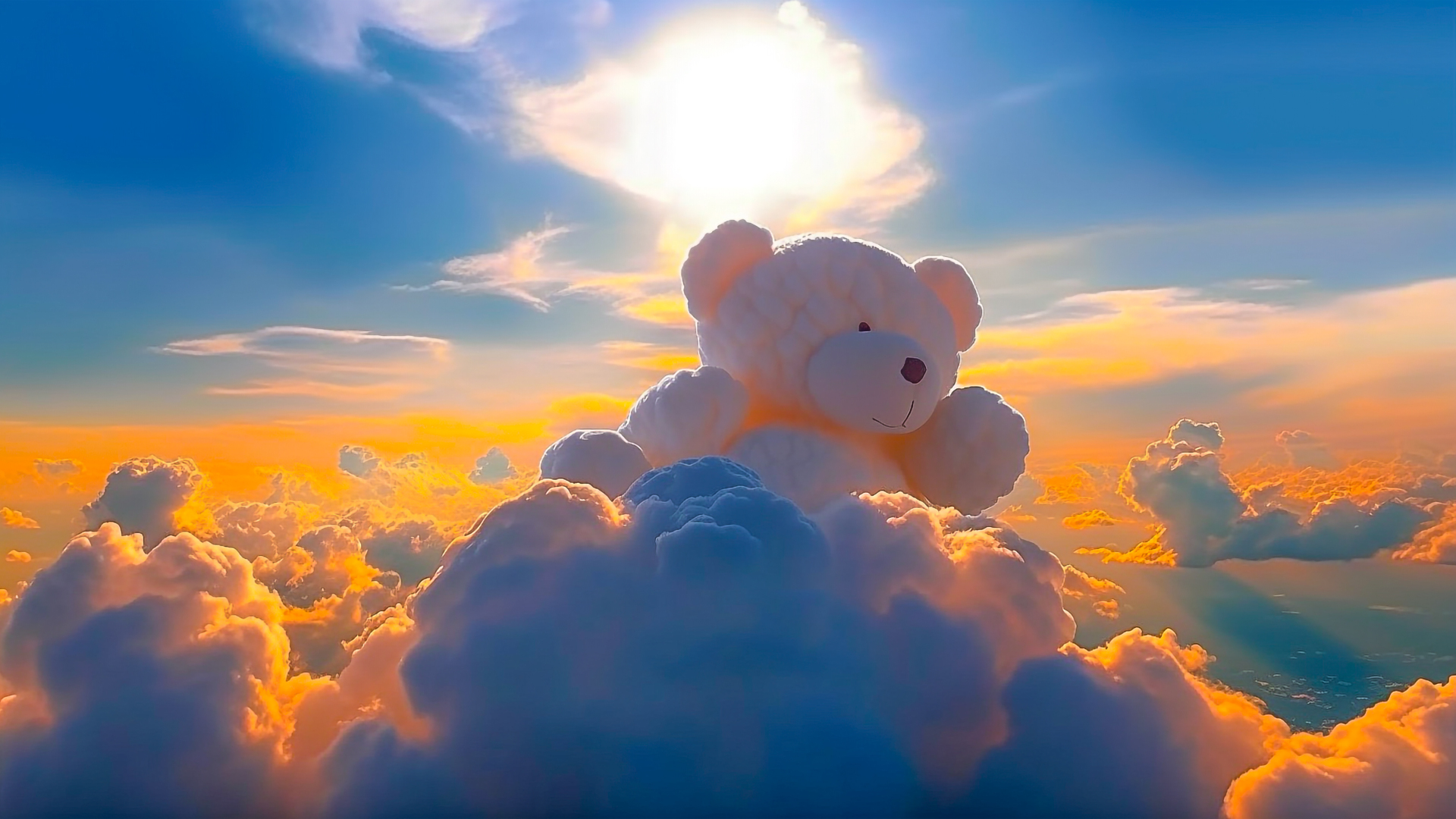 日落高空的蓬松云海之上，坐着一只巨型毛绒质感的泰迪熊，背景是清蓝色与暖金色渐变的天空。