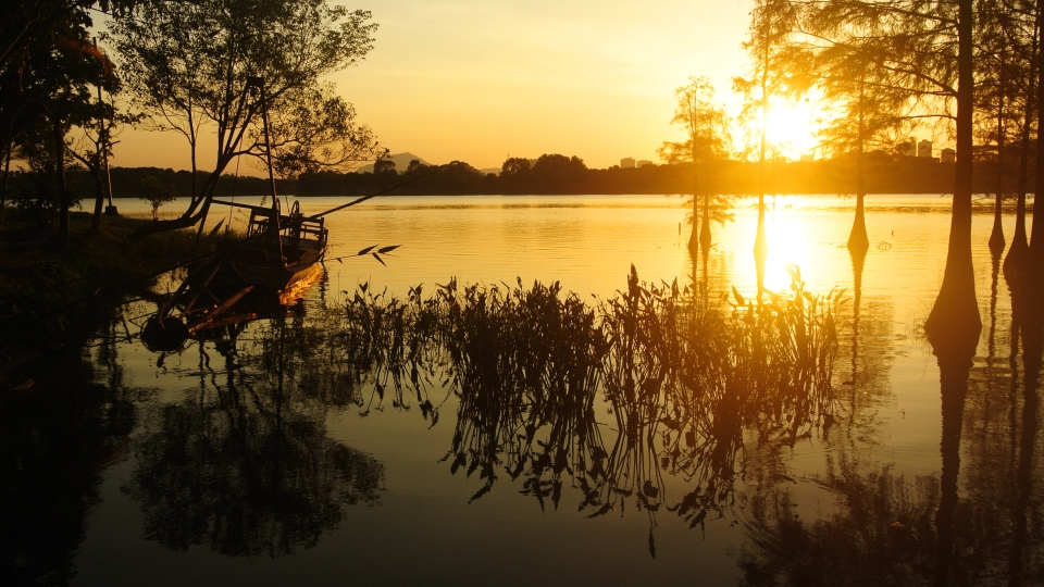 绝美湖面夕阳倒影(风景静态壁纸) - 静态壁纸下载 - 元气壁纸
