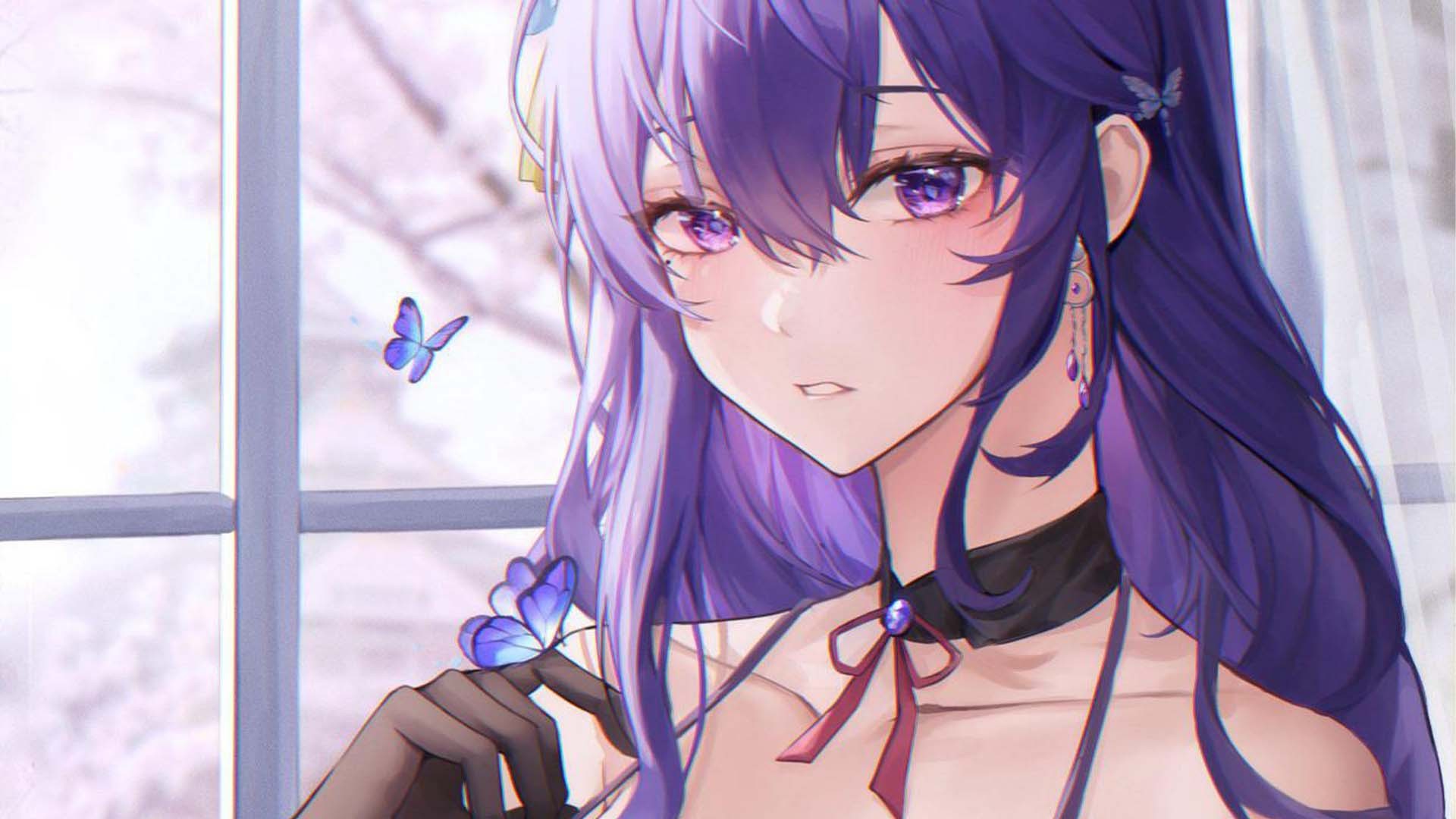 紫发紫瞳少女抬眼望向画面前方，指尖停着蓝蝶，背景是朦胧窗景。
