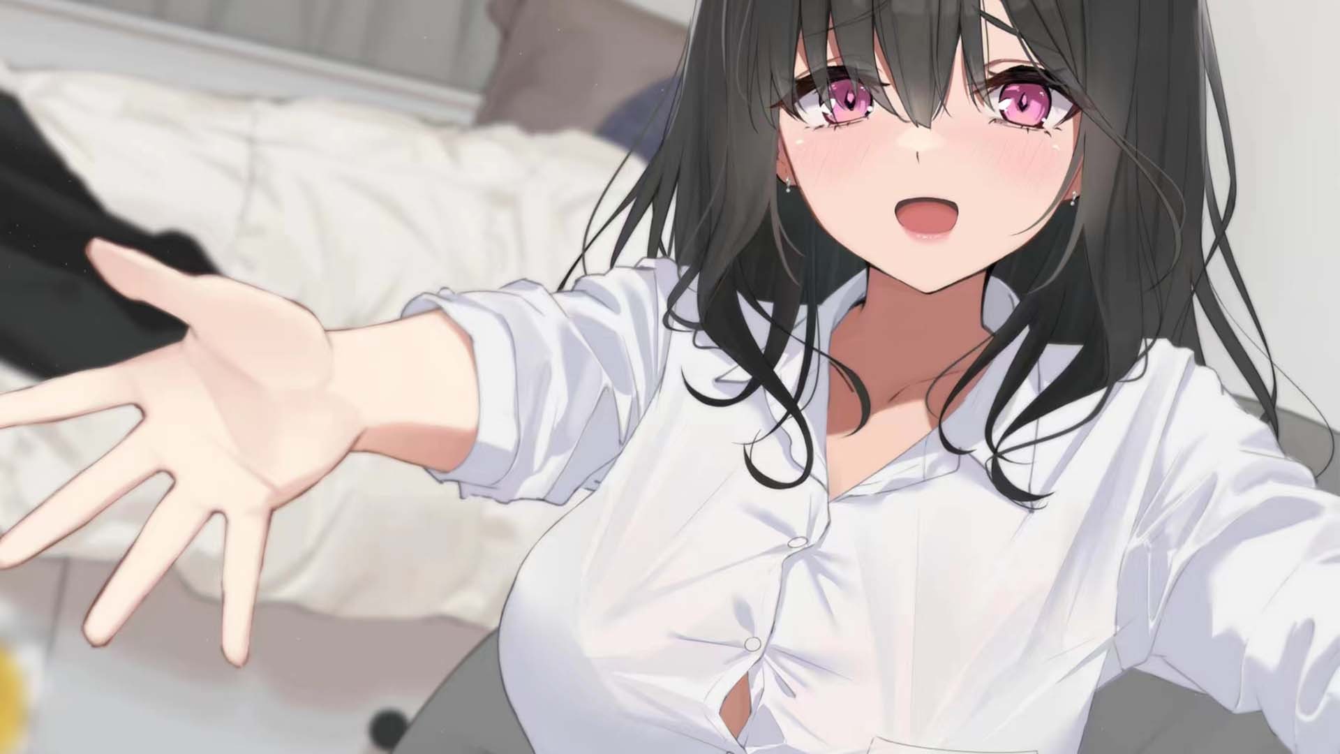 黑长卷发粉瞳少女穿白衬衫，在卧室伸手朝向镜头。