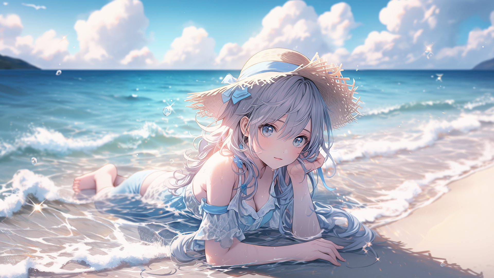 银长发二次元少女头戴饰有浅蓝丝带的草帽，身着浅蓝纱质泳装俯卧在海边浅浪中，背景是澄澈蓝天、蓬松积云与渐变蓝绿海面。