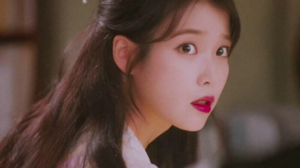 IU
