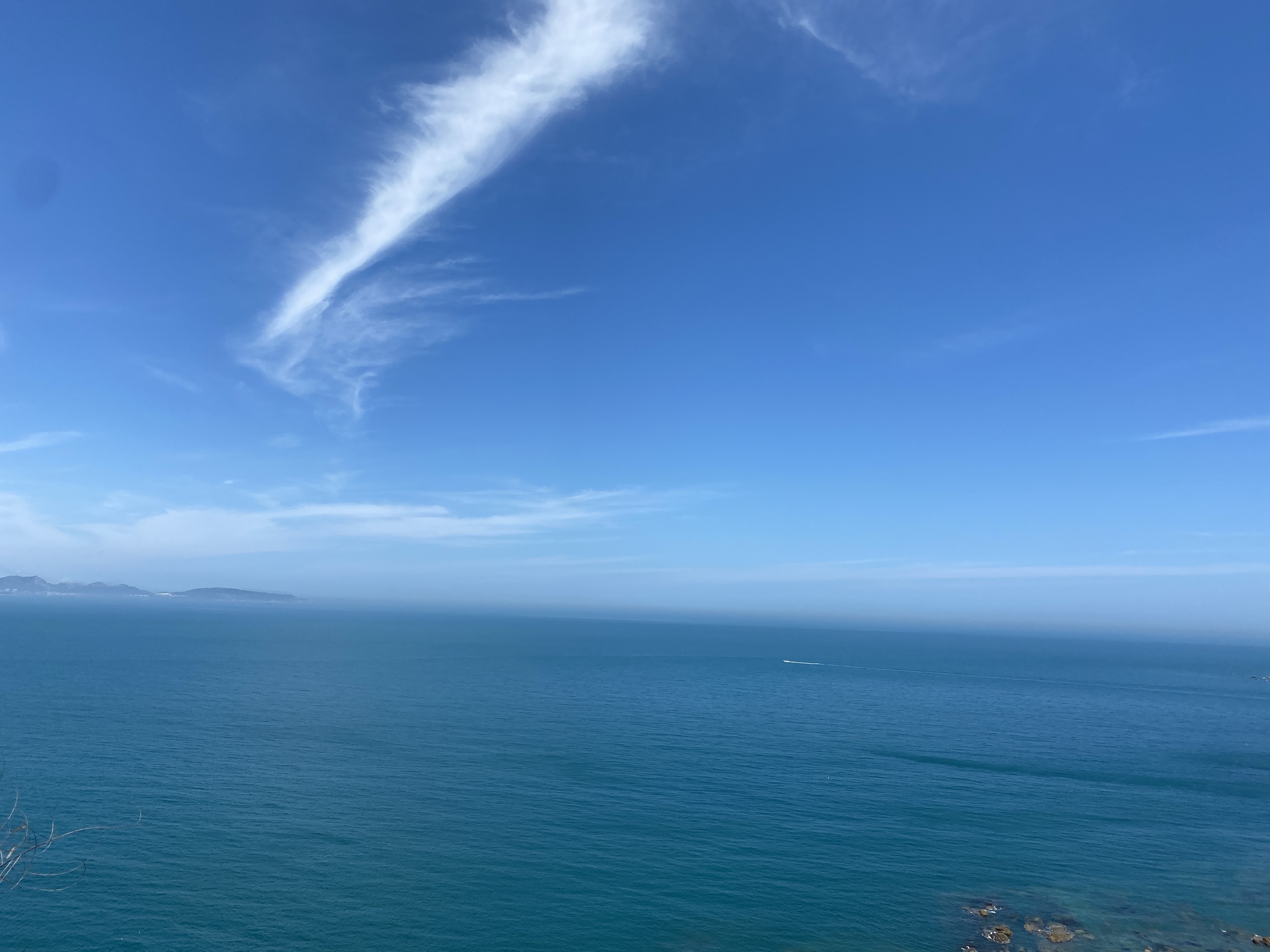 一望无际的蓝天大海