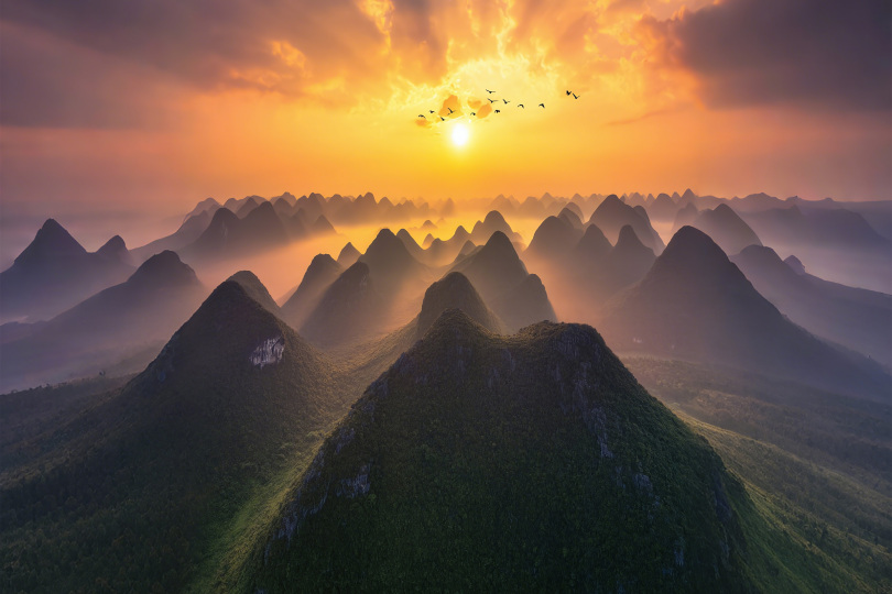 曦峦鸣晨