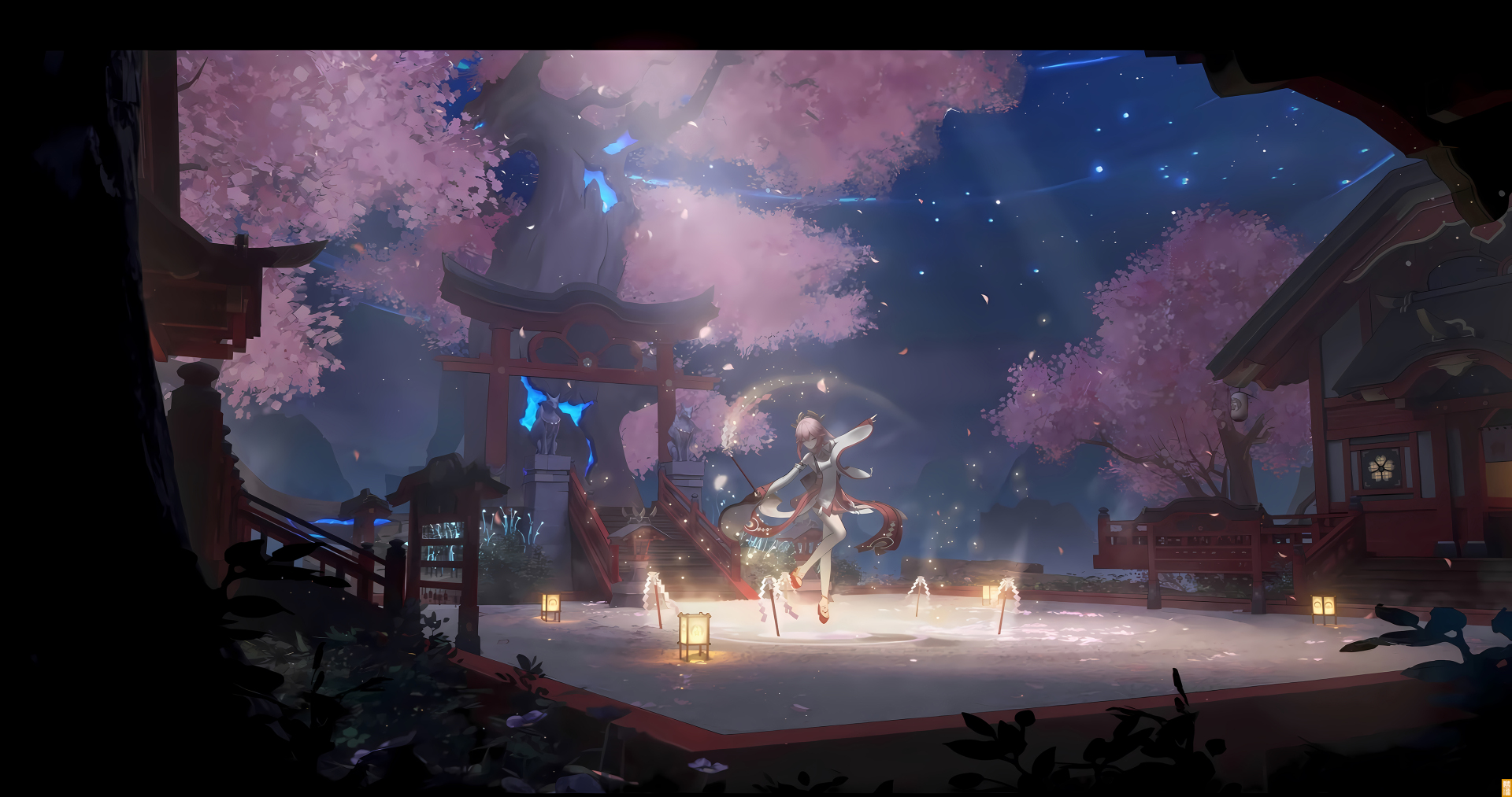 粉发少女在夜樱环绕的神社空场起舞，四周立着暖黄小灯，后方是朱红鸟居与盛放粉樱花树。