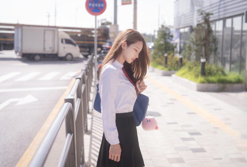 街边的校花美女