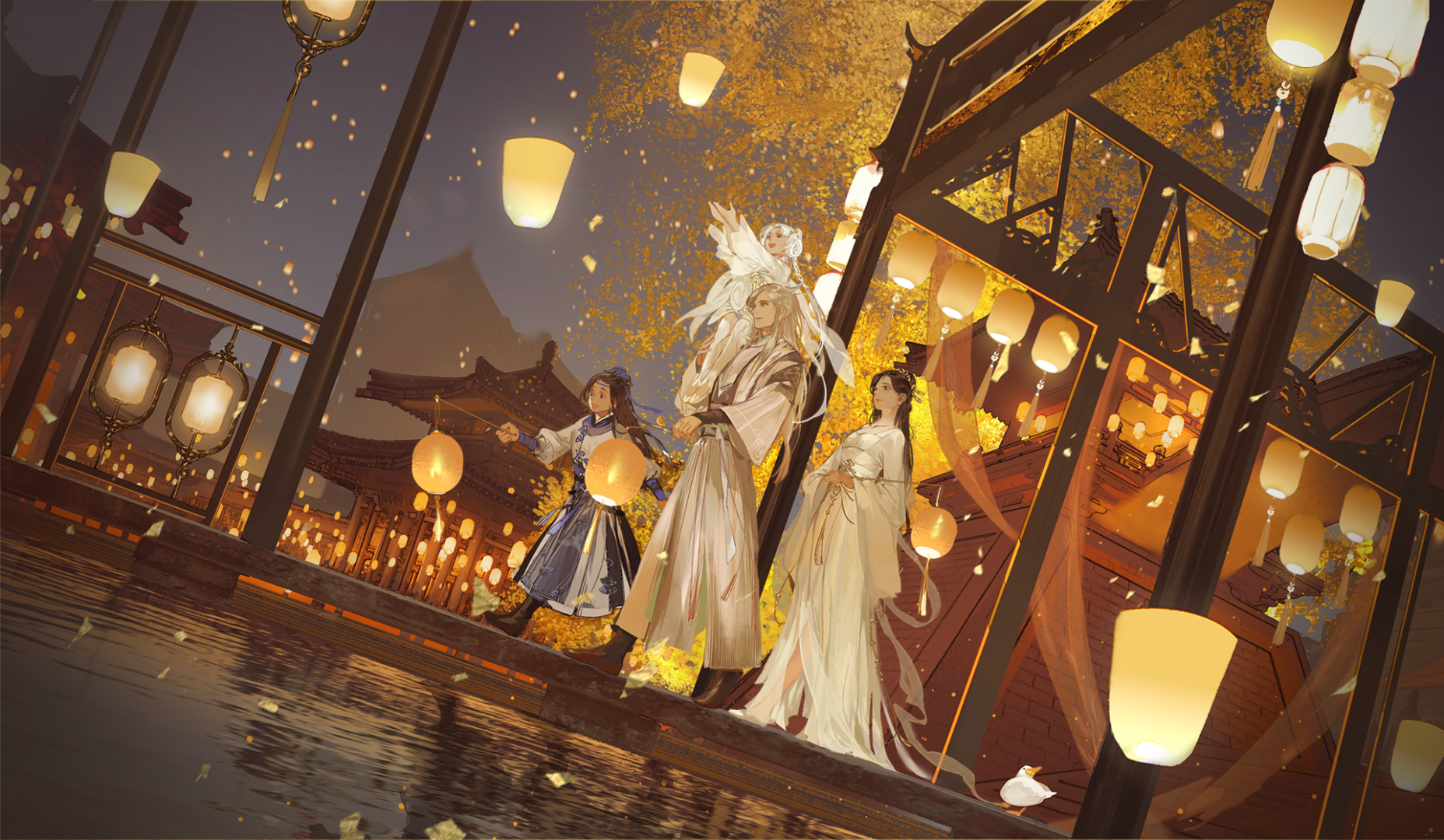 秋夜古建旁的临水步道上，四名穿古风服饰的人物提灯行游，四周暖灯错落悬挂，金黄秋叶随风飘落。