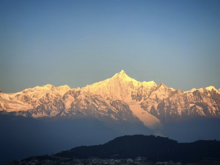 日照金山
