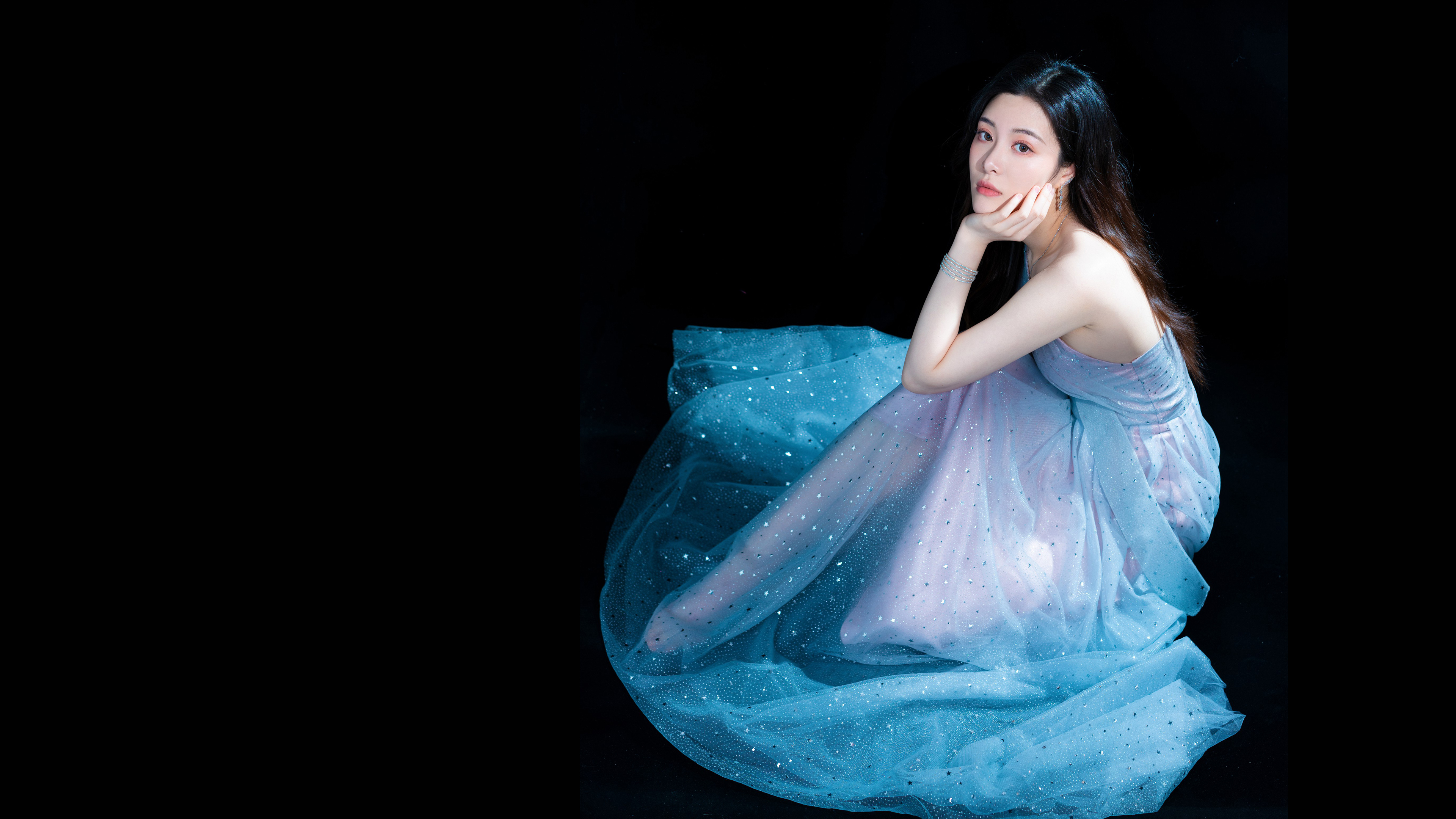 56m上传时间:2021-05-26壁纸标签:4k壁纸封面图静态美女壁纸于2021-05