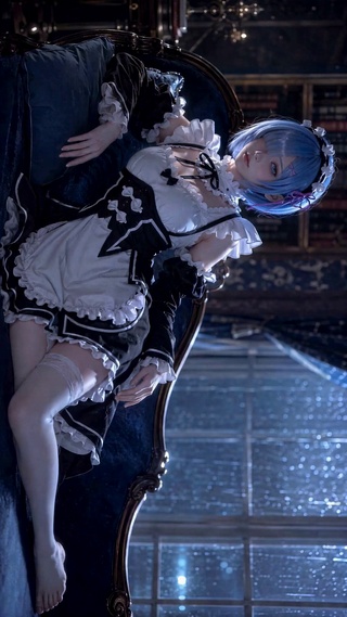 雨夜蓝发女仆
