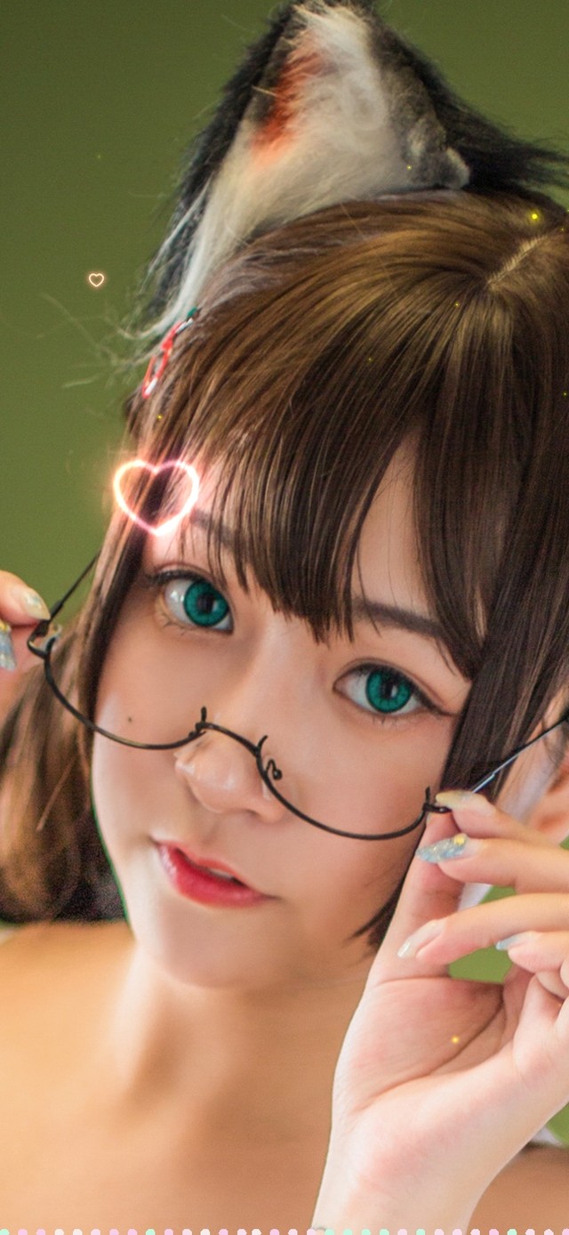 戴眼镜的猫娘美少女