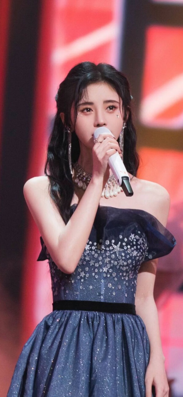 鞠婧祎