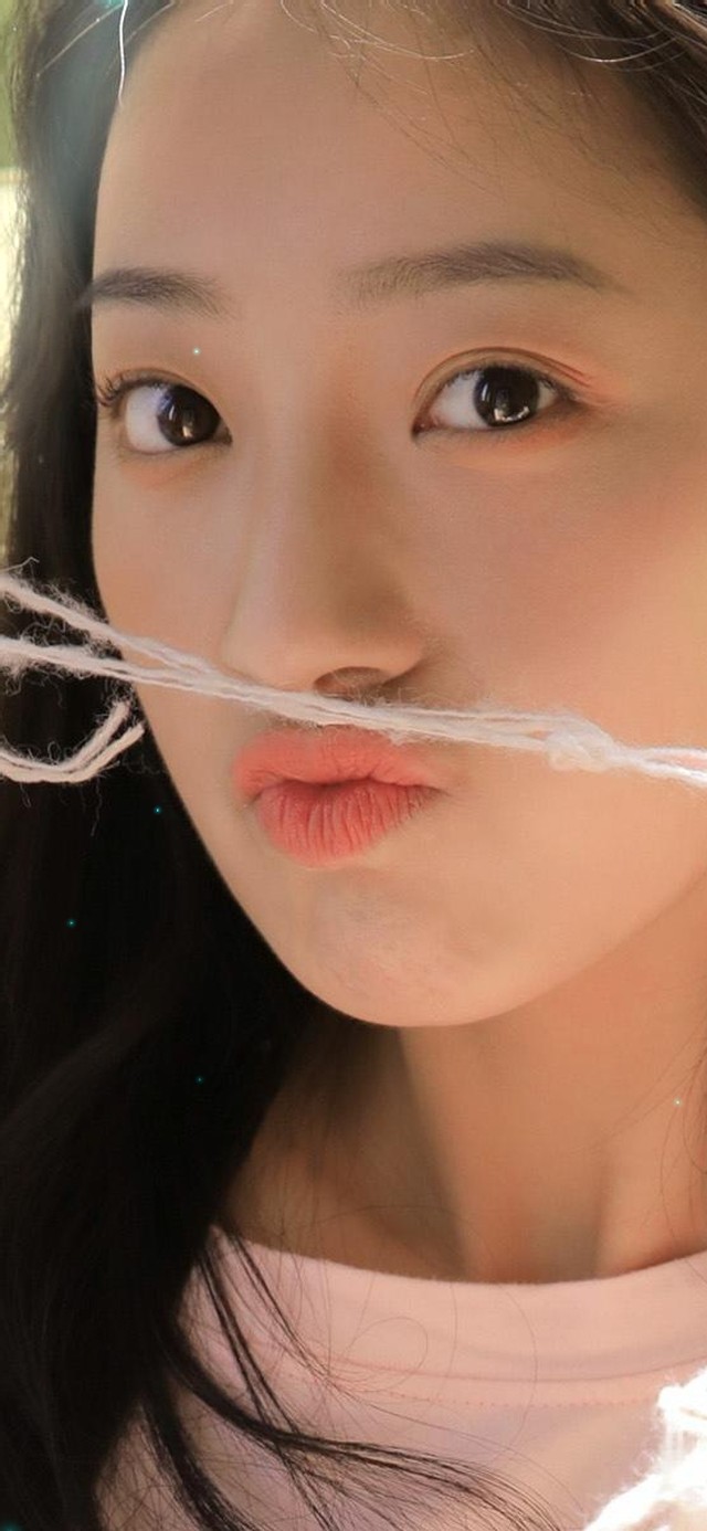 粉红嘴唇女孩-超高清