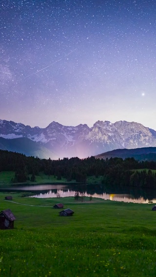 唯美雪山小屋星空延时