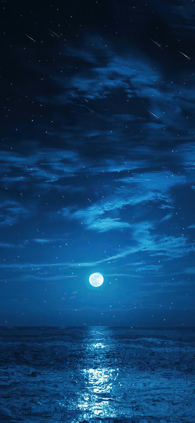 碧蓝海上生明月