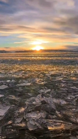 夕阳下的冰推
