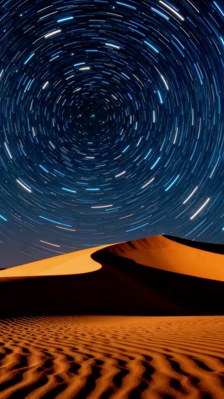 沙漠星空旋转星轨夜景